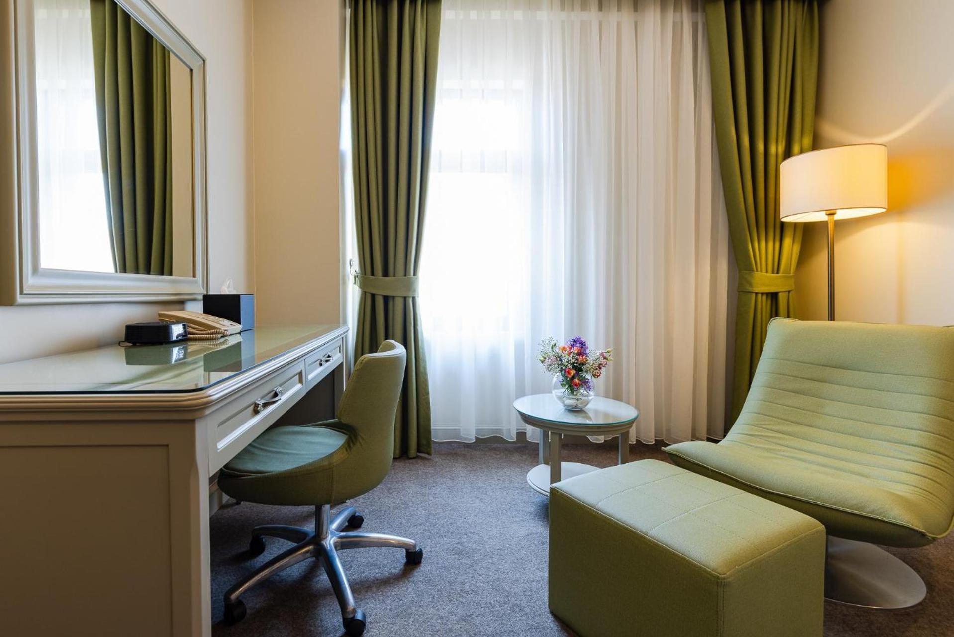 Hotel London 1889 Batumi Ngoại thất bức ảnh
