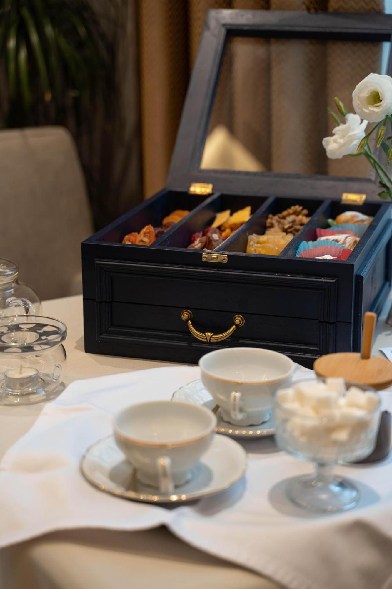 Hotel London 1889 Batumi Ngoại thất bức ảnh