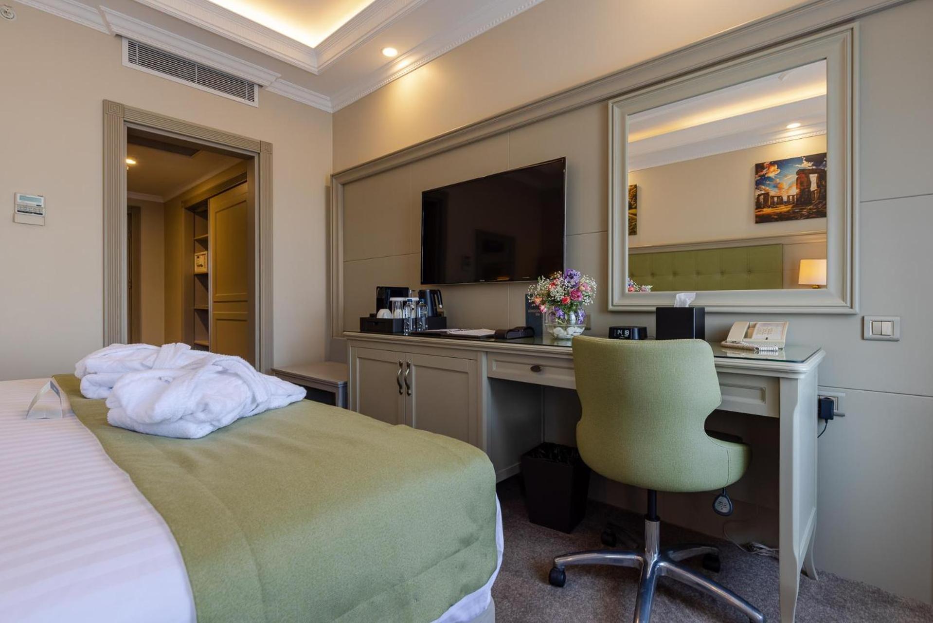Hotel London 1889 Batumi Ngoại thất bức ảnh